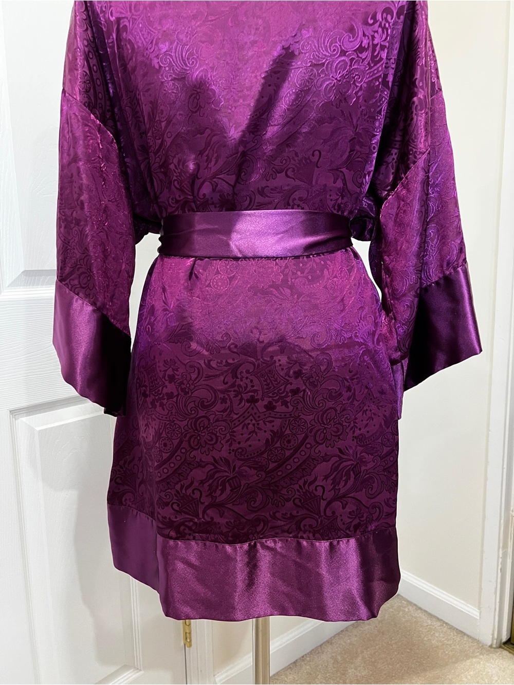 Victoria’s Secret Vintage Gold Label Damask Print Robe 3/4 Sleeve Burgundy O/S - Picture 6 of 10